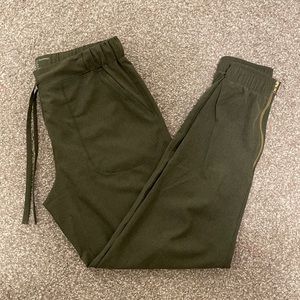 *SOLD* Heather Green Jetsetters